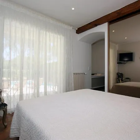 Saint-raphael Sleeps 6 Pool