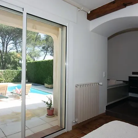 Saint-raphael Sleeps 6 Pool Vila